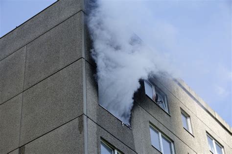 Feuerwehreinsatz In Chemnitz Brand In Plattenbau