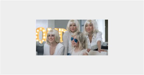 Alizée sa fille Annily dans le clip de la chanson Blonde vidéo Terrafemina