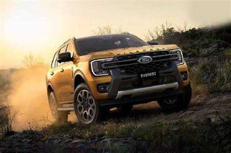 Ford Everest Wildtrak vs Ford Ranger Raptor | ZigWheels