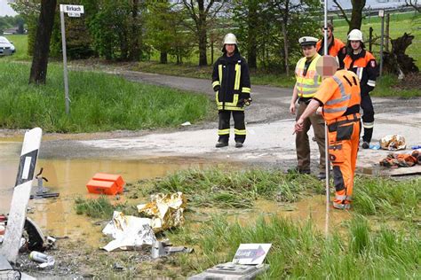 Bilder Vom Unfall Auf Der B 12 Hohenlinden Maitenbeth Bei Birkach Bayern