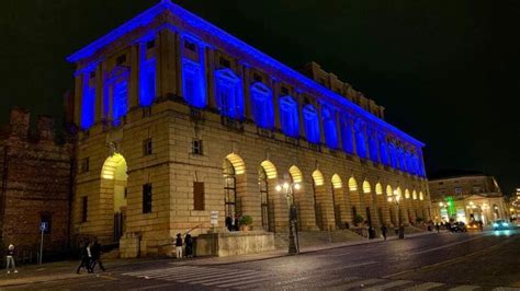 LA GRAN GUARDIA SI ILLUMINA DI BLU PER LE VITTIME CIVILI DI GUERRA Il