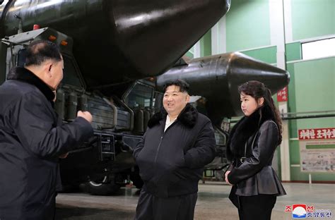 金正恩攜愛女視察「飛彈發射車」工廠 金主愛頻出席軍事公開活動 Ettoday國際新聞 Ettoday新聞雲