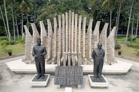 Monumen Pahlawan Proklamator Soekarno Hatta POROS Pameran Seni Rupa