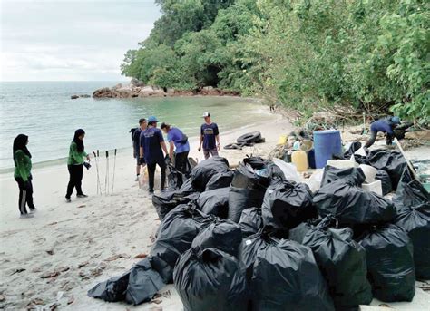 Tan Metrik Sampah Dibawa Keluar Dari Pulau Sembilan Utusan Malaysia