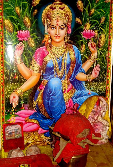 Lakshmi Devi Wallpapers - Top Free Lakshmi Devi Backgrounds - WallpaperAccess