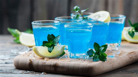 Blog Blue Curacao I Najlepsze Drinki Na Jego Bazie Superbutelki Pl