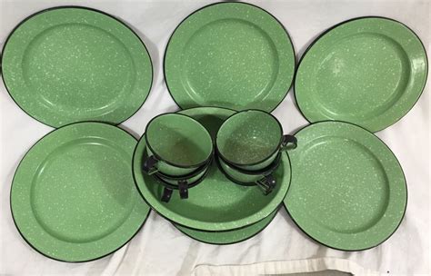 VINTAGE LIGHT GREEN ENAMELWARE GRANITEWARE SPECKLED OVAL BOWL PLATES