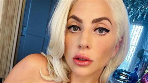 Mercredi Lady Gaga Se Prête Au Challenge Tiktok Sur La Série Netflix