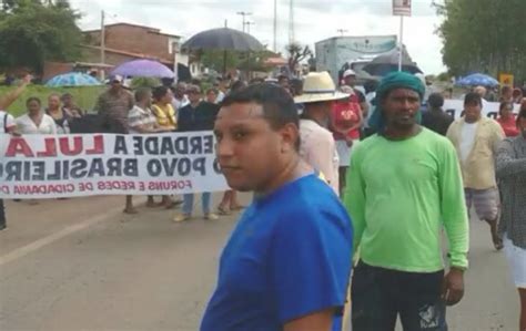 Manifestantes Pr Lula Bloqueiam Br Em S O Mateus Portal Jg