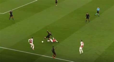 Lacazette Tackle Video Arsenal Rennes