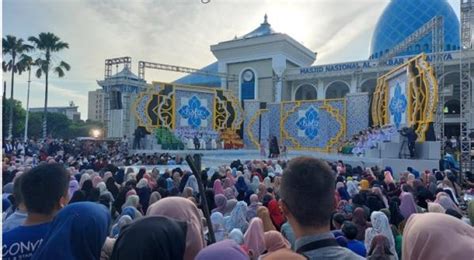 Beri Motivasi Hafiz Indonesia Di Masjid Al Akbar Surabaya Disambut