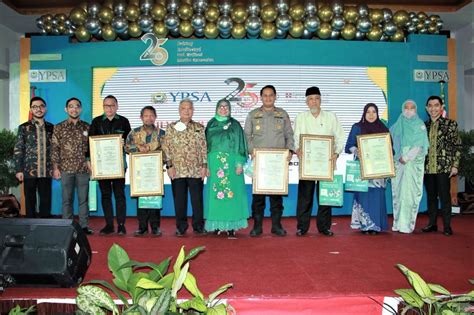 Hut Ke 25 YPSA 6 Tokoh Terima Penghargaan Peduli Pendidikan