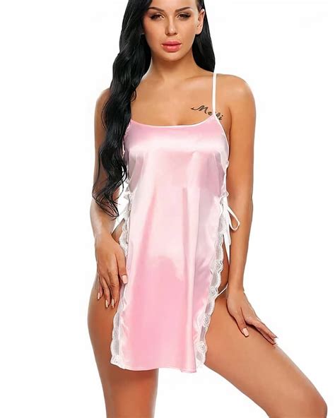 Nuisette En Satin Sexy Rose Fendue Sur Les C T S