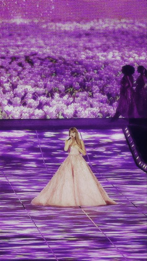 Enchanting Taylor Swift Performance