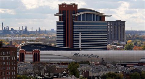 Thousands of Detroit casino workers threaten to go on strike on Tuesday ...