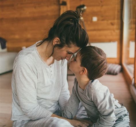 5 Consejos Para Hablarle A Tu Hijo Cuando Se Siente Herido Mujer