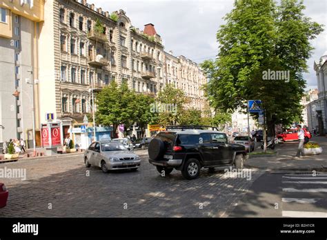 Car turning around Stock Photo - Alamy