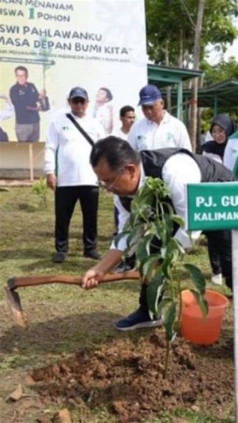 Pj Gubernur Kaltim Luncurkan Gerakan Menanam Satu Siswa Satu Pohon