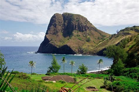 Kahakuloa Head Photograph by Ivan SABO - Pixels