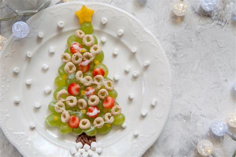 Árbol De Navidad Verde De Las Uvas Desayuno Del Bocado Del Postre