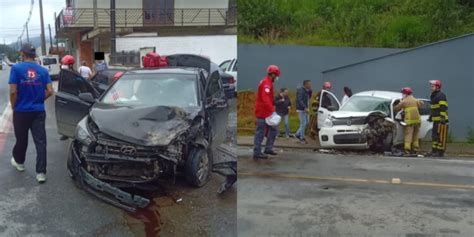 Dois Carros Batem De Frente Em Jaragu Do Sul