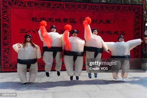 Sumo Wrestling Costumes Photos And Premium High Res Pictures Getty Images