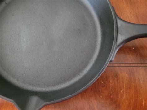 Pioneer Woman Cast Iron Skillet 8” Pan With Dual Spout And Pouring Handle Ebay