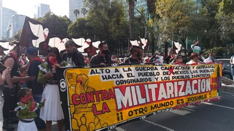 Activistas y organizaciones civiles marchan contra la militarización en