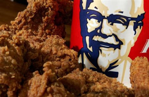 Diner Disgusted To See Full Chicken Head In Kfc Hot Wings Order