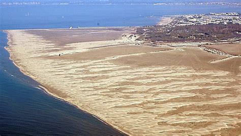 Survol De La Plage De L Espiguette Wingly