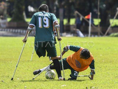 LATIHAN JELANG KUALIFIKASI PIALA DUNIA AMPUTEE FOOTBALL ANTARA Foto