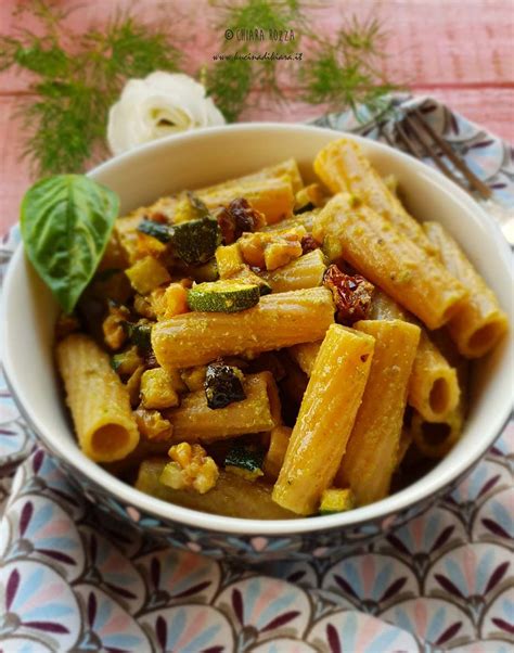 Tortiglioni Con Pesto Di Zucchine Noci E Pomodorini Secchi Kucina Di