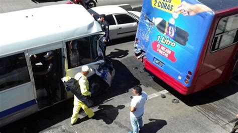 Al Menos Siete Lesionados Por Accidente Entre Un Bus Y Un Microb S En