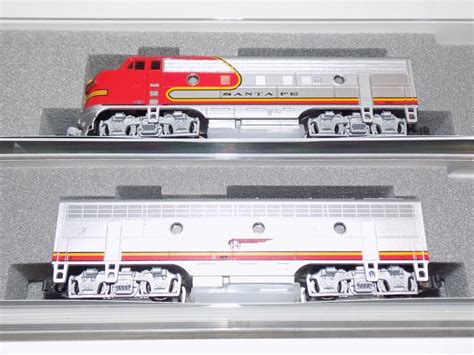 Kato N Scale Diesel Locomotives 176 2121 And 176 2211 F7aandb At And Sf 300