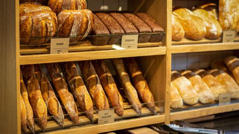 Why You Should Be Storing Bread In A Tea Towel