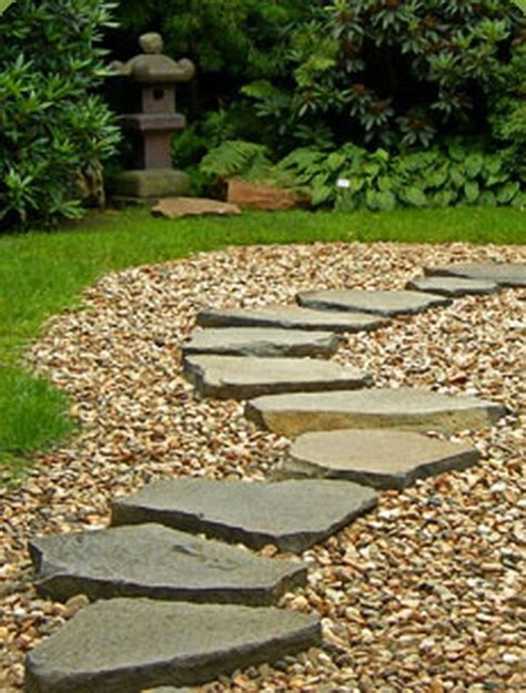 Simple And Eye Catching Flagstone Backyard Walkway Ideas 19 Backyard