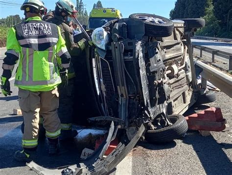 Mujer resulta lesionada tras triple colisión con volcamiento en la Ruta