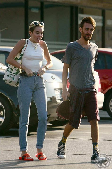 Miley Cyrus Nude Photos And Videos At Banned Sex Tapes