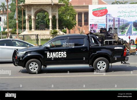 Lahore 28th Apr 2021 Pakistani Soldiers Patrol On A Road In Lahore