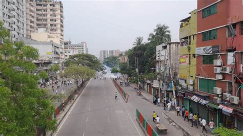 রাজধানীর সায়েন্স ল্যাবে পুলিশের সঙ্গে বিএনপির সংঘর্ষ গাড়ি ভাঙচুর