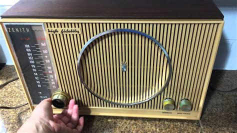 Vintage Zenith Amfm Tube Radio Model H845 With 8h20 Chassis Working