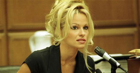 Pam Anderson Wanted To Have Julian Assange S Baby Sources