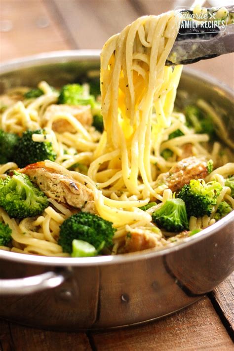 One Pot Creamy Garlic Noodles