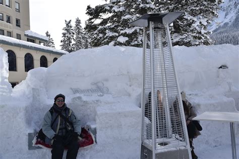 LAKE LOUISE IN WINTER - VILI&MITKO TRAVEL