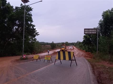 Proyek Pengerjaan Jalan Simpang Daeng Celak Bahayakan Pengendara Dan