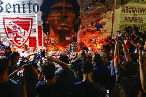 Soccer Fans Mourn the Death of ‘Eternal Genius’ Diego Maradona - News18