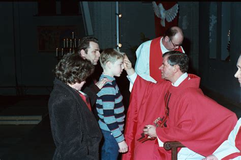 1237 011 842 019 Religie Kerk Katholiek Viering Van Het Vormsel In