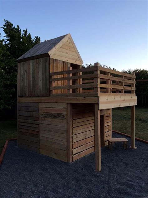 Pallet Playhouse Pallet Diy Play Houses