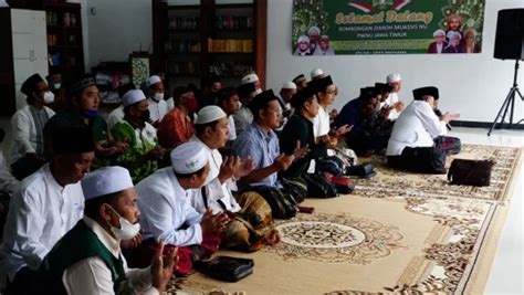 Harlah Ke 99 NU PWNU Jatim Ziarah Makam Kiai As Ad Situbondo NU