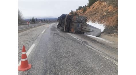 Gübre Yüklü TIR Şarampole Devrildi 1 Yaralı haberci18 Çankırı